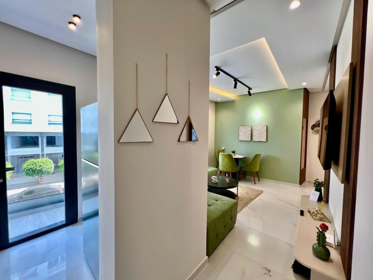 Modern 2br Getaway With Balcony Appartement