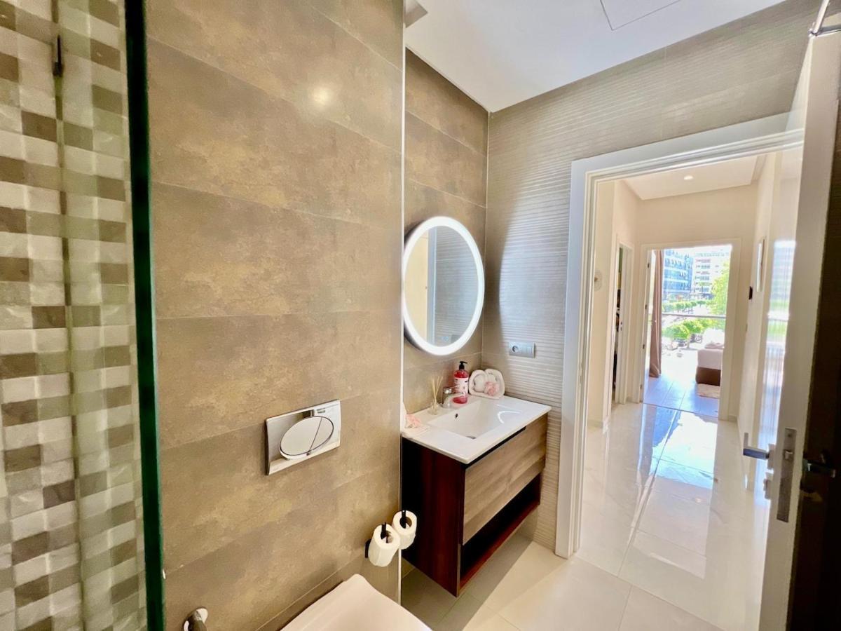 Modern 2br Getaway With Balcony *